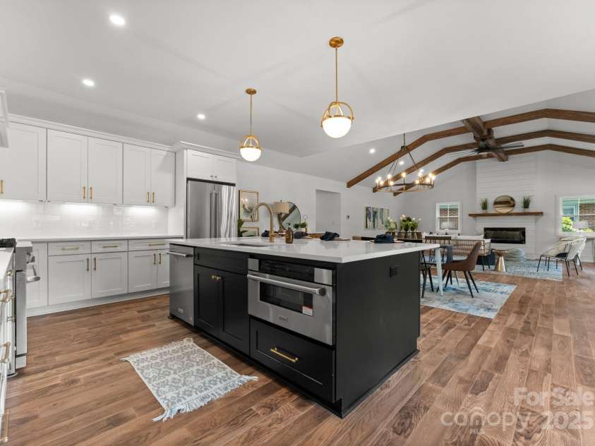 4562 Rockford Court, Charlotte, NC 28209.  MLS# CAR4262925, YatesRealty ID 25045. 