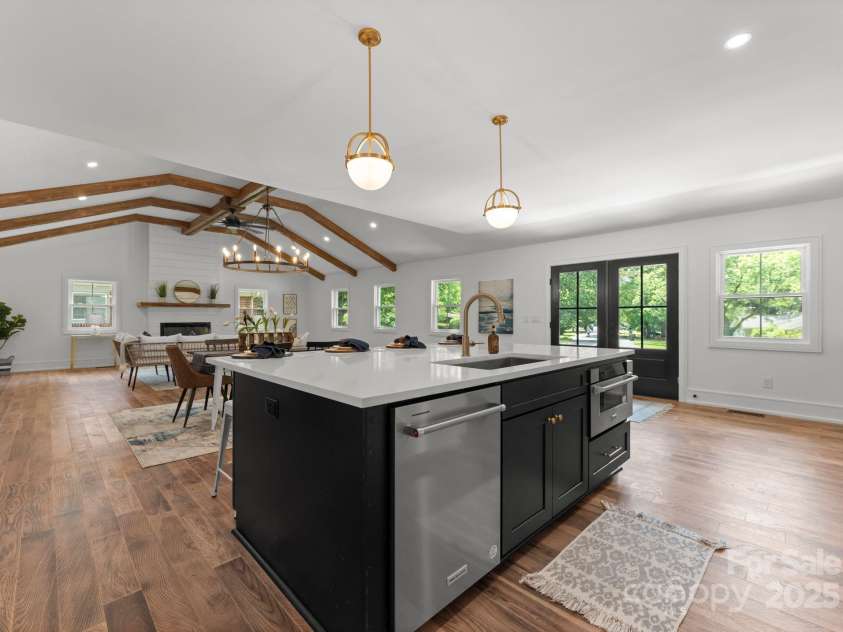 4562 Rockford Court, Charlotte, NC 28209.  MLS# CAR4262925, YatesRealty ID 25045. 