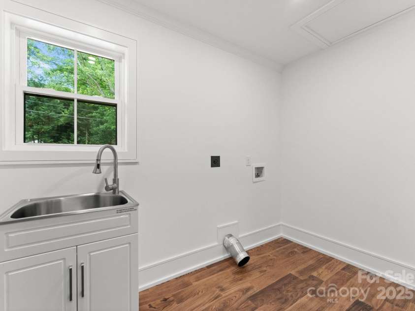 4562 Rockford Court, Charlotte, NC 28209.  MLS# CAR4262925, YatesRealty ID 25045. 