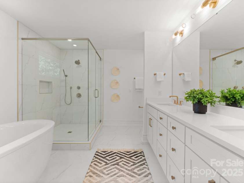 4562 Rockford Court, Charlotte, NC 28209.  MLS# CAR4262925, YatesRealty ID 25045. 