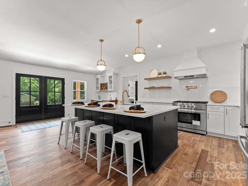 4562 Rockford Court, Charlotte, NC 28209.  MLS# CAR4262925, YatesRealty ID 25045. 