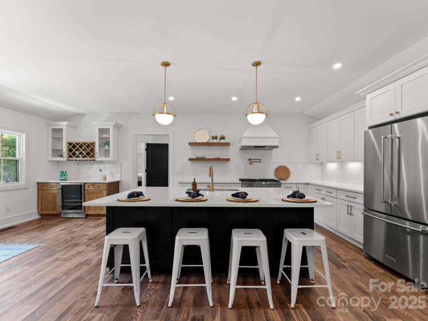 4562 Rockford Court, Charlotte, NC 28209.  MLS# CAR4262925, YatesRealty ID 25045. 