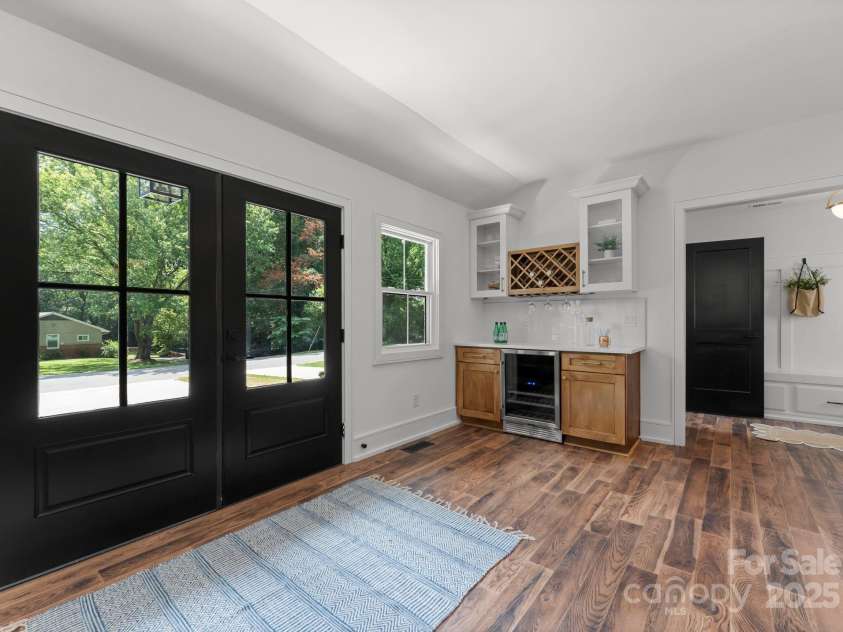 4562 Rockford Court, Charlotte, NC 28209.  MLS# CAR4262925, YatesRealty ID 25045. 