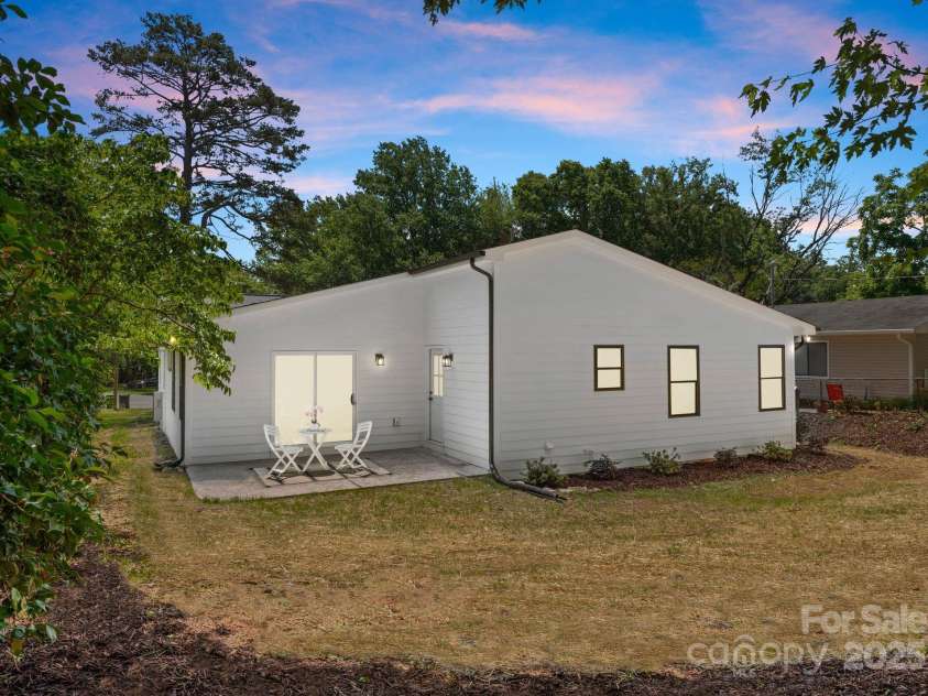 4562 Rockford Court, Charlotte, NC 28209.  MLS# CAR4262925, YatesRealty ID 25045. 