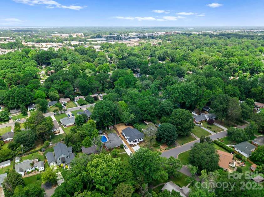 4562 Rockford Court, Charlotte, NC 28209.  MLS# CAR4262925, YatesRealty ID 25045. 