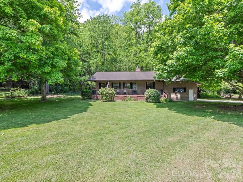 165 Clearwater Drive, Waynesville, NC 28785.  MLS# CAR4382095, YatesRealty ID 25046. 