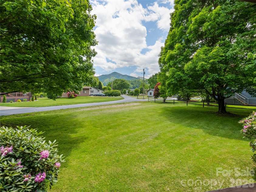 165 Clearwater Drive, Waynesville, NC 28785.  MLS# CAR4382095, YatesRealty ID 25046. 