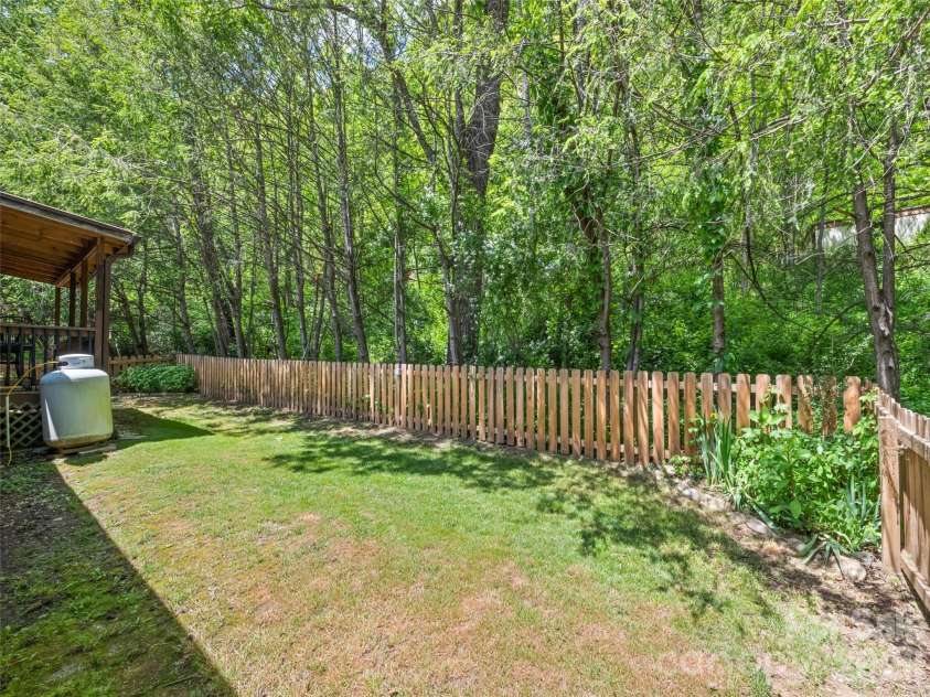 165 Clearwater Drive, Waynesville, NC 28785.  MLS# CAR4382095, YatesRealty ID 25046. 