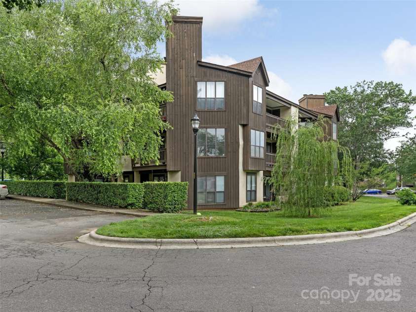 8202 Cedar Glen Drive, Charlotte, NC 28212.  MLS# CAR4265960, YatesRealty ID 25046. 8202 Cedar Glen Drive