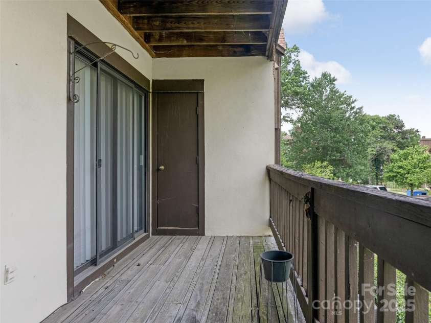 8202 Cedar Glen Drive, Charlotte, NC 28212.  MLS# CAR4265960, YatesRealty ID 25046. Balcony