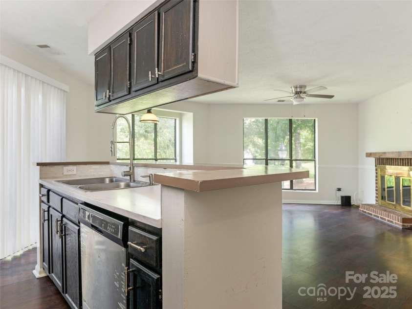8202 Cedar Glen Drive, Charlotte, NC 28212.  MLS# CAR4265960, YatesRealty ID 25046. Kitchen
