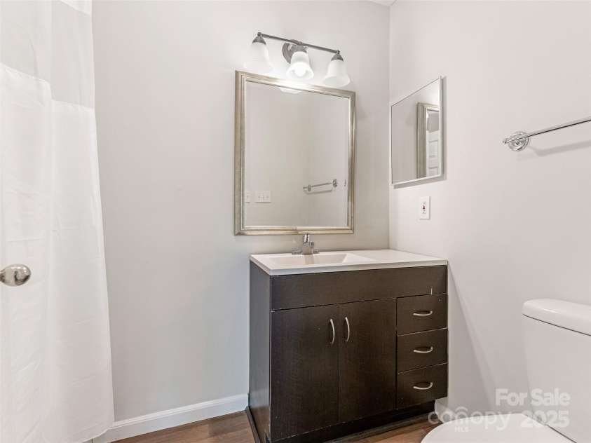 8202 Cedar Glen Drive, Charlotte, NC 28212.  MLS# CAR4265960, YatesRealty ID 25046. Primary Bath