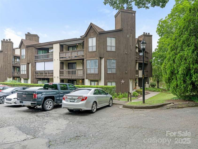 8183 Cedar Glen Drive, Charlotte, NC 28212.  MLS# CAR4265989, YatesRealty ID 25047. 8183 Cedar Glen Drive