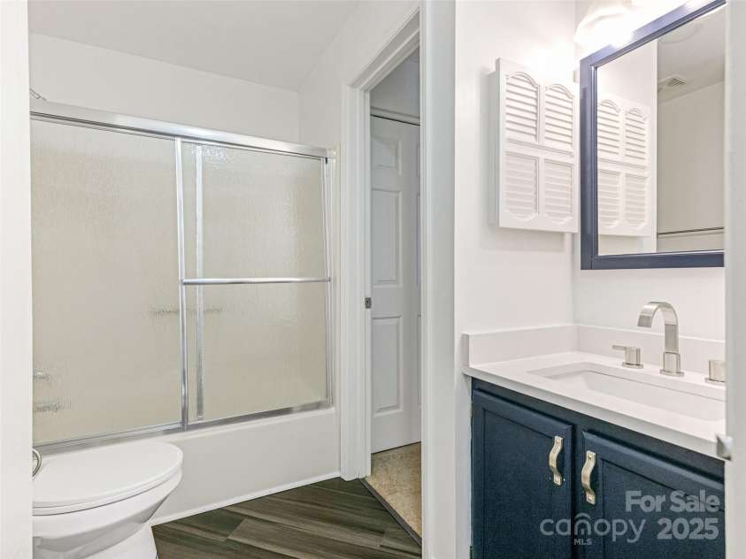 8183 Cedar Glen Drive, Charlotte, NC 28212.  MLS# CAR4265989, YatesRealty ID 25047. Full Bath 2