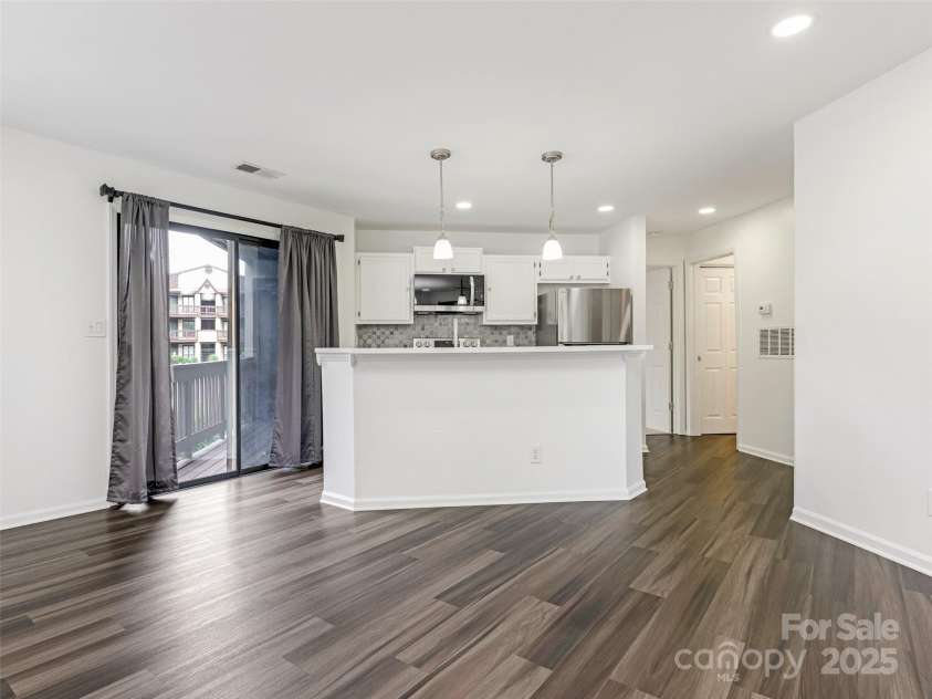 8183 Cedar Glen Drive, Charlotte, NC 28212.  MLS# CAR4265989, YatesRealty ID 25047. Kitchen