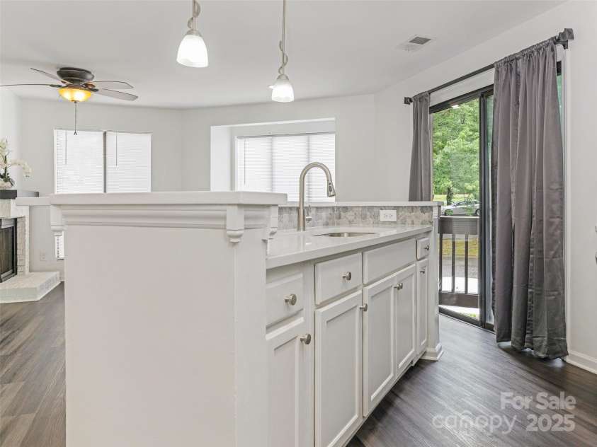 8183 Cedar Glen Drive, Charlotte, NC 28212.  MLS# CAR4265989, YatesRealty ID 25047. Kitchen