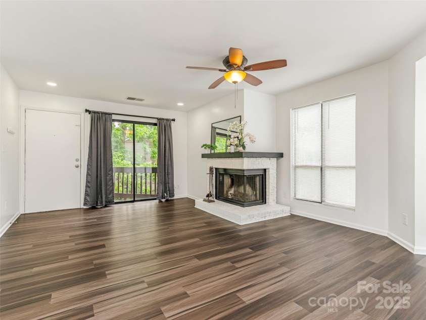 8183 Cedar Glen Drive, Charlotte, NC 28212.  MLS# CAR4265989, YatesRealty ID 25047. Living Room