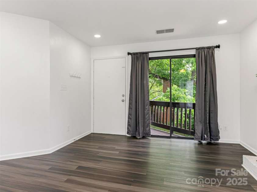 8183 Cedar Glen Drive, Charlotte, NC 28212.  MLS# CAR4265989, YatesRealty ID 25047. Living Room