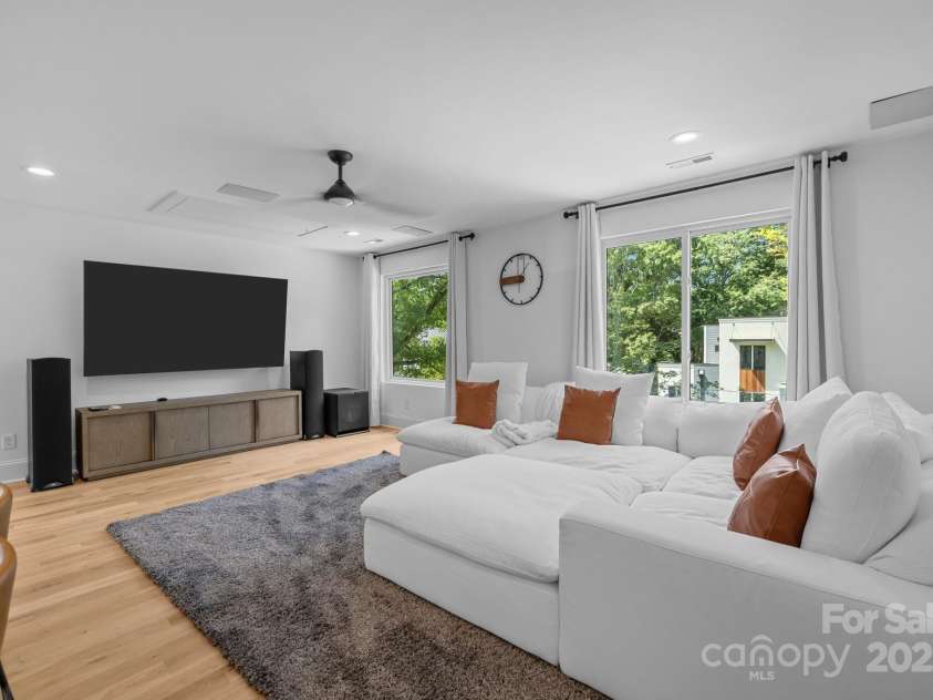 2121 Laburnum Avenue, Charlotte, NC 28205.  MLS# CAR4268870, YatesRealty ID 25048. 3rd level bonus