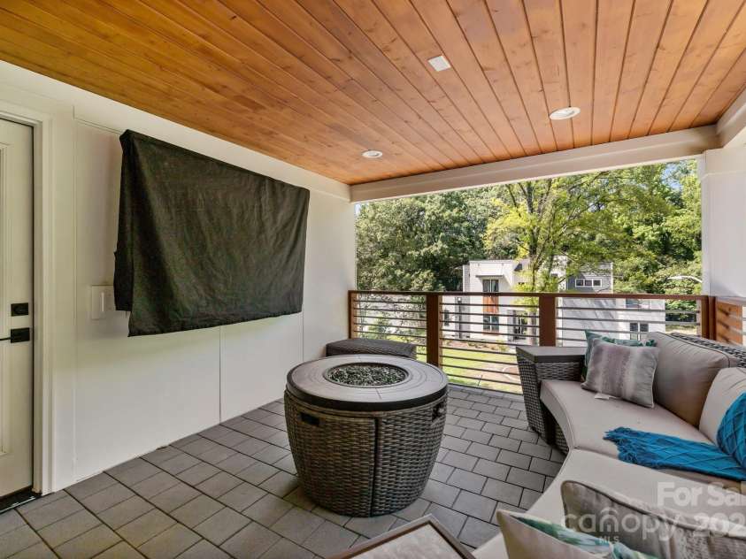 2121 Laburnum Avenue, Charlotte, NC 28205.  MLS# CAR4268870, YatesRealty ID 25048. 3rd level patio