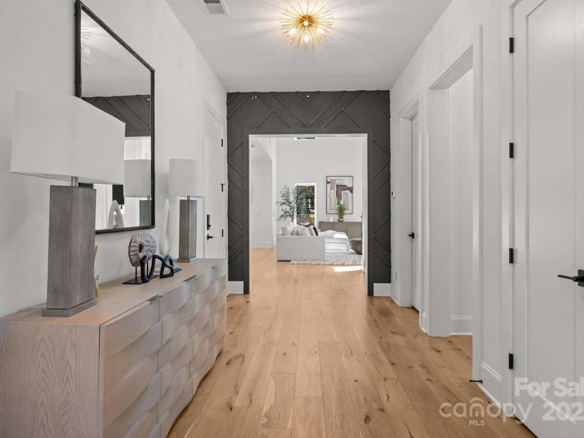 2121 Laburnum Avenue, Charlotte, NC 28205.  MLS# CAR4268870, YatesRealty ID 25048. 