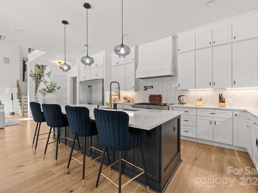 2121 Laburnum Avenue, Charlotte, NC 28205.  MLS# CAR4268870, YatesRealty ID 25048. 