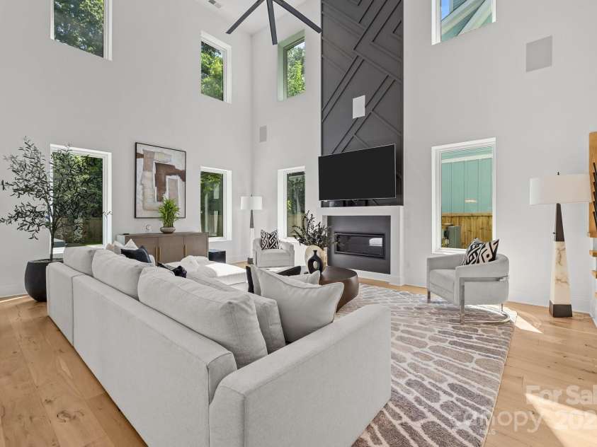 2121 Laburnum Avenue, Charlotte, NC 28205.  MLS# CAR4268870, YatesRealty ID 25048. 