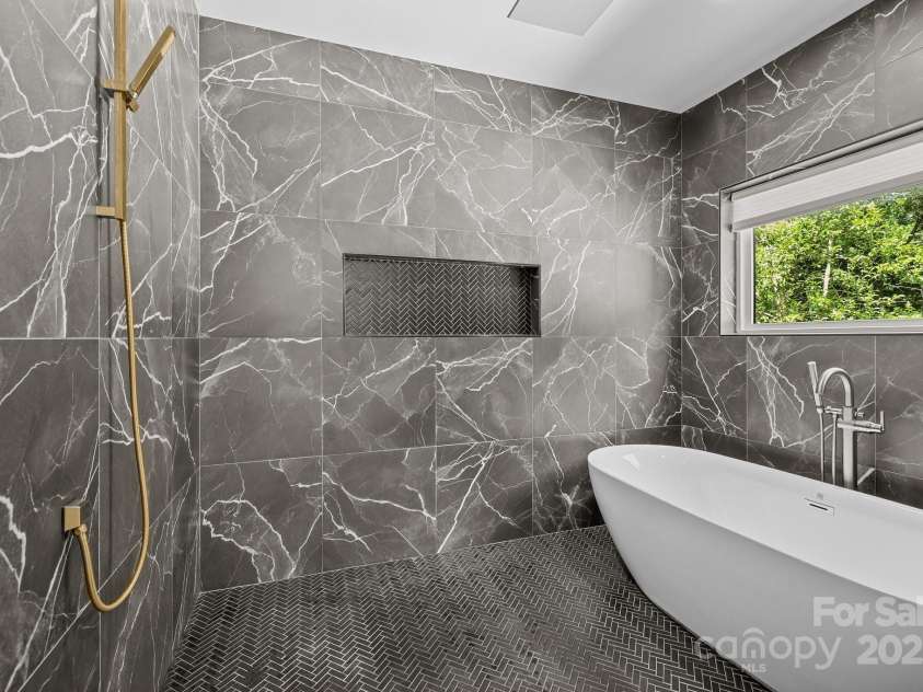 2121 Laburnum Avenue, Charlotte, NC 28205.  MLS# CAR4268870, YatesRealty ID 25048. 