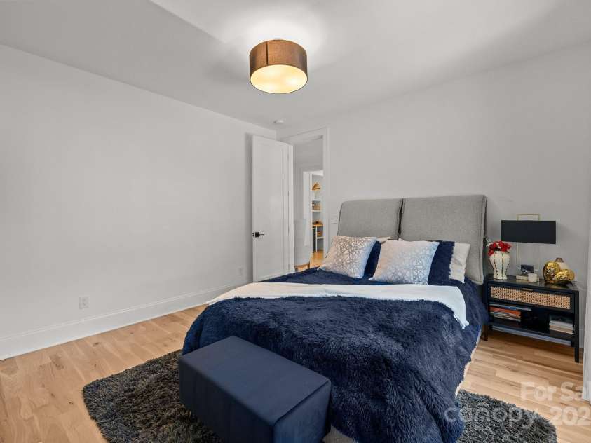 2121 Laburnum Avenue, Charlotte, NC 28205.  MLS# CAR4268870, YatesRealty ID 25048. 