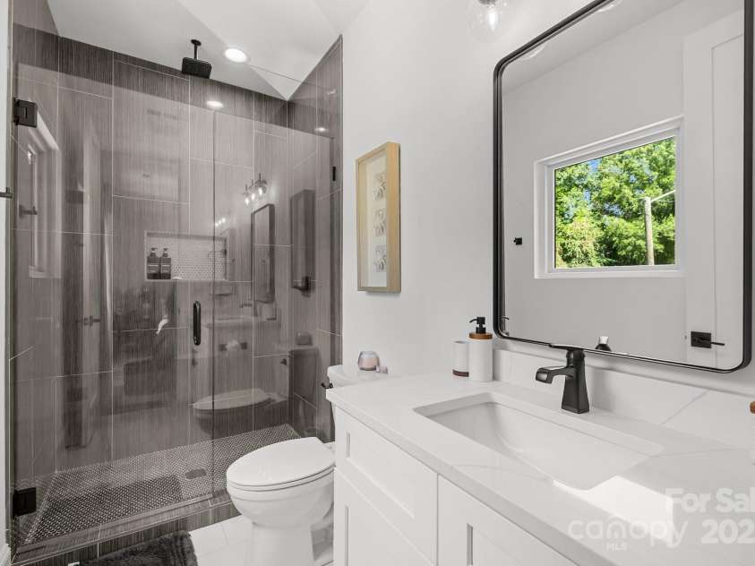 2121 Laburnum Avenue, Charlotte, NC 28205.  MLS# CAR4268870, YatesRealty ID 25048. 