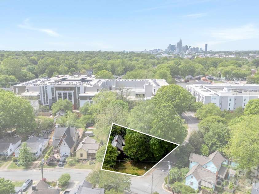 700 37th Street, Charlotte, NC 28205.  MLS# CAR4378306, YatesRealty ID 25048. 