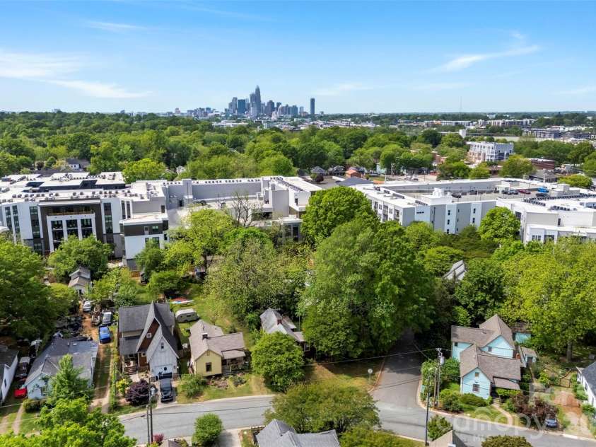 700 37th Street, Charlotte, NC 28205.  MLS# CAR4378306, YatesRealty ID 25048. 