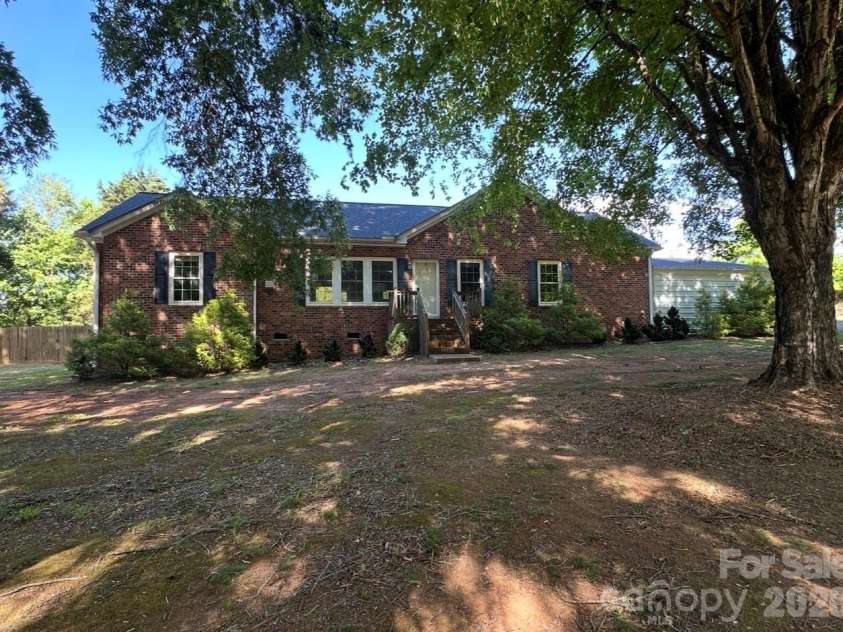 172 Jesse King Road, Advance, NC 27006.  MLS# CAR4378531, YatesRealty ID 25049. 