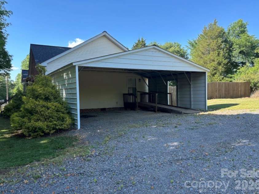 172 Jesse King Road, Advance, NC 27006.  MLS# CAR4378531, YatesRealty ID 25049. 