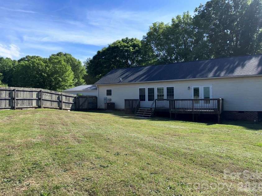 172 Jesse King Road, Advance, NC 27006.  MLS# CAR4378531, YatesRealty ID 25049. 