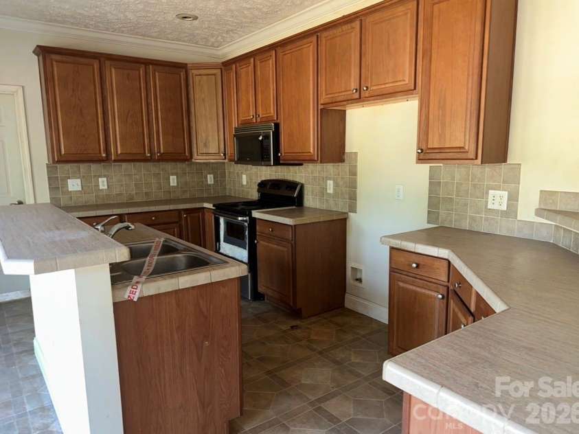 172 Jesse King Road, Advance, NC 27006.  MLS# CAR4378531, YatesRealty ID 25049. 