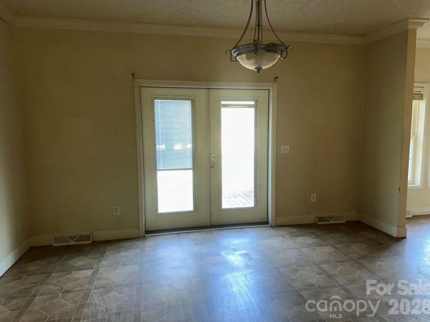 172 Jesse King Road, Advance, NC 27006.  MLS# CAR4378531, YatesRealty ID 25049. 