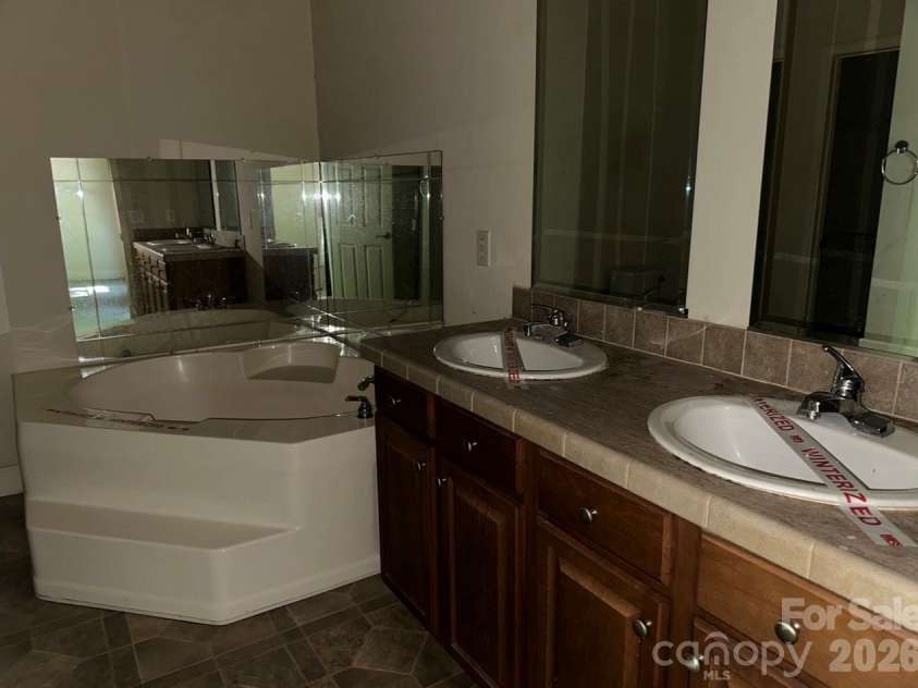 172 Jesse King Road, Advance, NC 27006.  MLS# CAR4378531, YatesRealty ID 25049. 