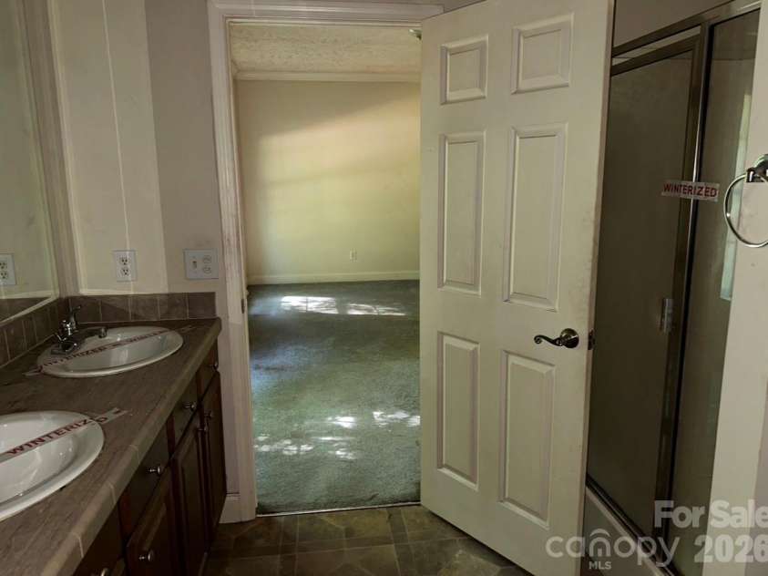172 Jesse King Road, Advance, NC 27006.  MLS# CAR4378531, YatesRealty ID 25049. 