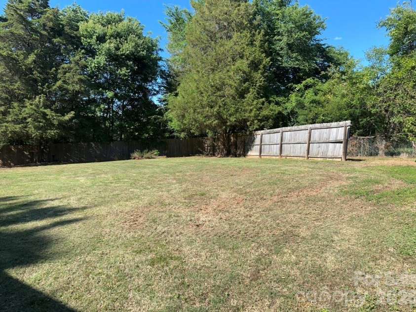 172 Jesse King Road, Advance, NC 27006.  MLS# CAR4378531, YatesRealty ID 25049. 