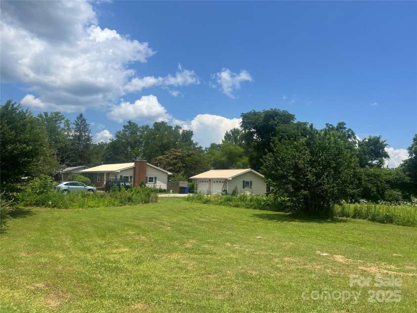 26 Burnette Drive, Brevard, NC 28712.  MLS# CAR4277450, YatesRealty ID 25049. 