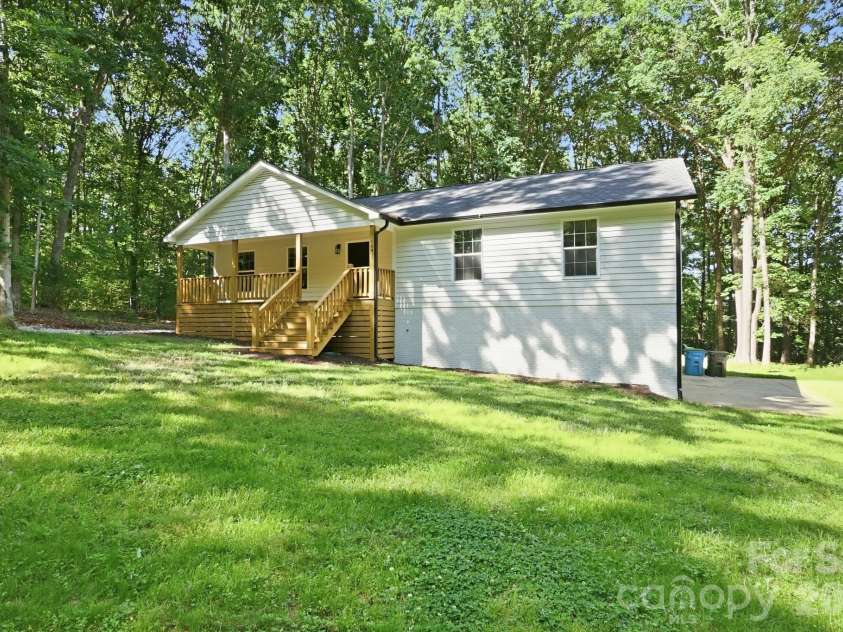 10417 Cairnsmore Place, Mint Hill, NC 28227.  MLS# CAR4382635, YatesRealty ID 25050. 