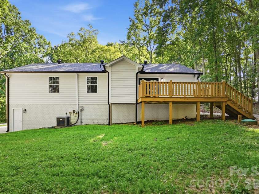 10417 Cairnsmore Place, Mint Hill, NC 28227.  MLS# CAR4382635, YatesRealty ID 25050. 