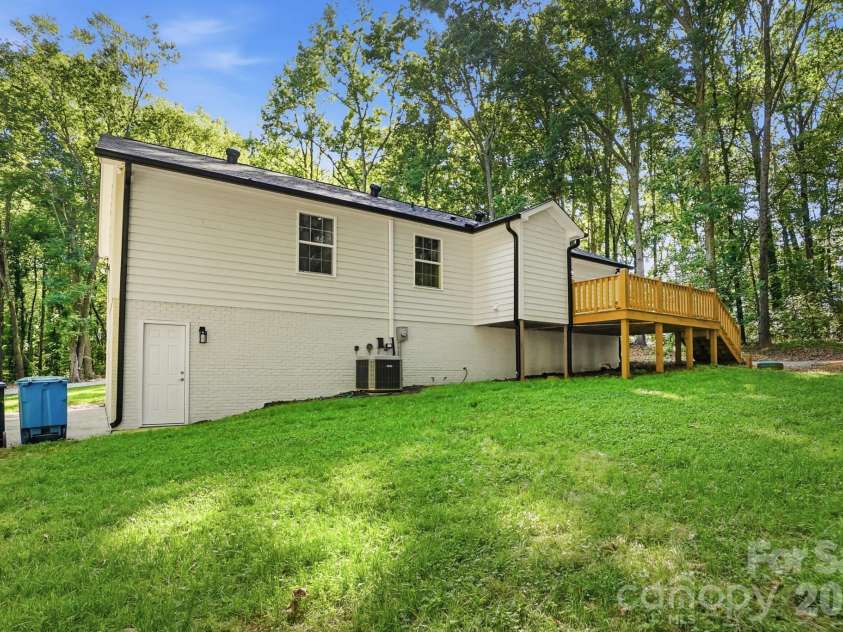 10417 Cairnsmore Place, Mint Hill, NC 28227.  MLS# CAR4382635, YatesRealty ID 25050. 