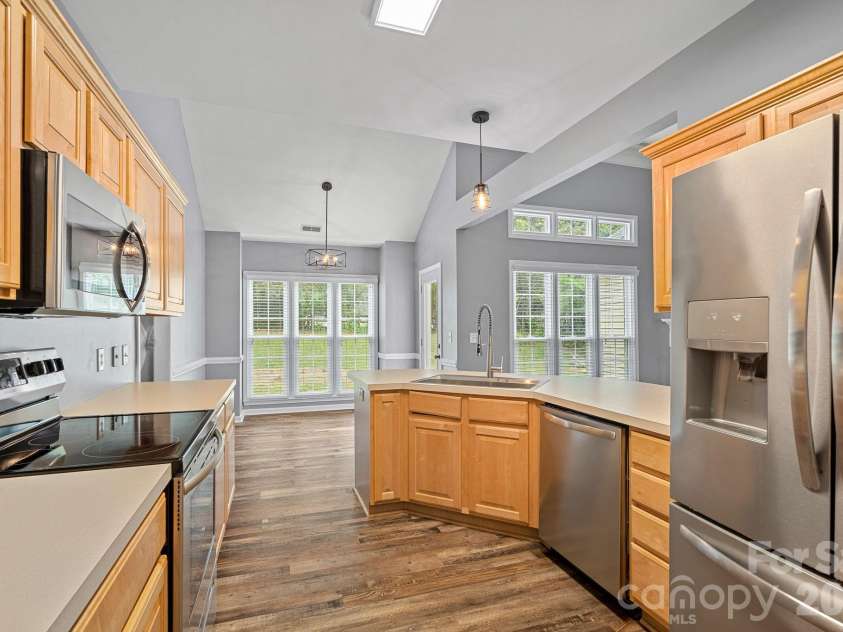 17121 Cambridge Grove Drive, Huntersville, NC 28078.  MLS# CAR4375872, YatesRealty ID 25051. Kitchen 