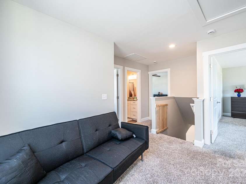 2526 Snow Creek Road, Hickory, NC 28601.  MLS# CAR4272940, YatesRealty ID 25051. 