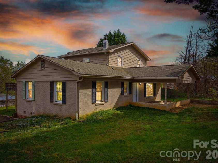 1095 Elm Circle, Granite Falls, NC 28630.  MLS# CAR4357728, YatesRealty ID 25054. 