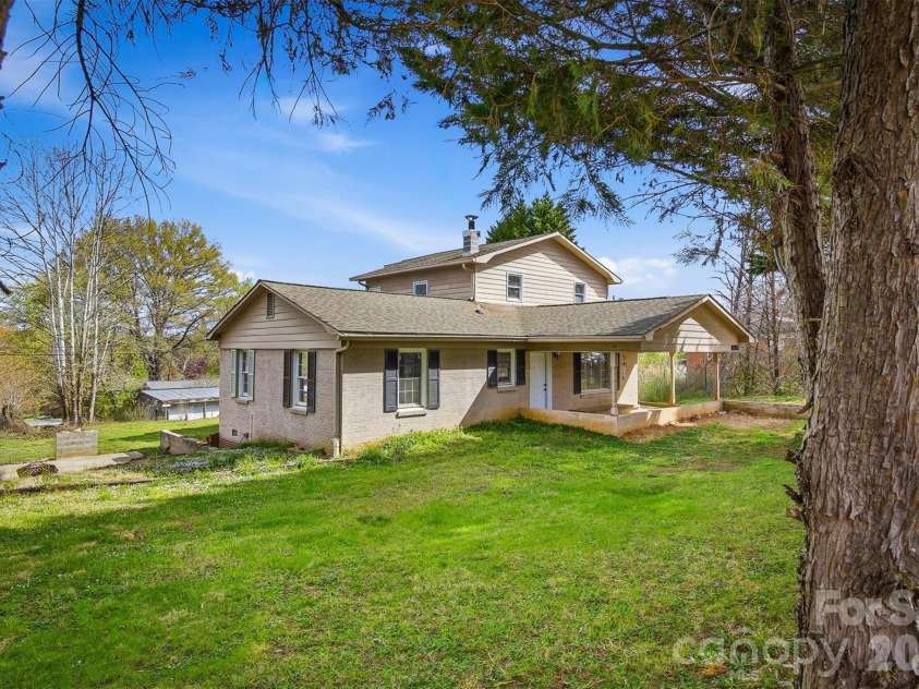 1095 Elm Circle, Granite Falls, NC 28630.  MLS# CAR4357728, YatesRealty ID 25054. 