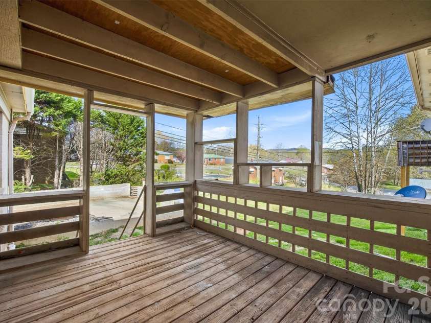 1095 Elm Circle, Granite Falls, NC 28630.  MLS# CAR4357728, YatesRealty ID 25054. 