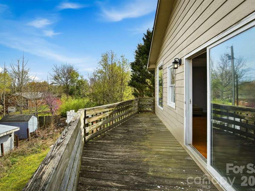 1095 Elm Circle, Granite Falls, NC 28630.  MLS# CAR4357728, YatesRealty ID 25054. 